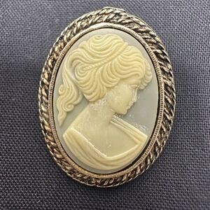 Vintage Cameo Brooch Pin Pendant 1-3/8" height Oval Resin Signed Peri